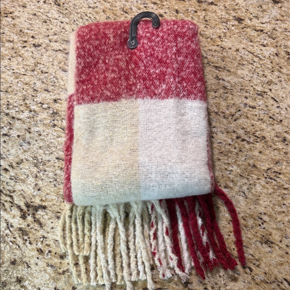 NWT Market & Layne Soft Fuzzy Knit Blanket Scarf with Fringe